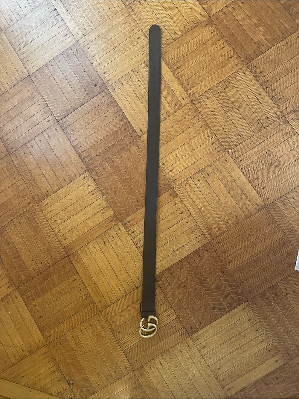 Gucci women’s Black Leather Logo-Stamped Belt - Picture 3 of 3